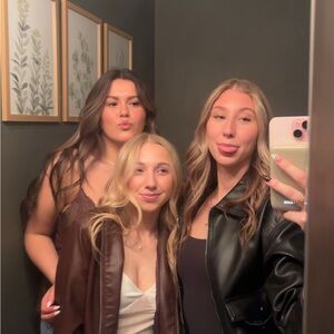 Meet your Posher, Elizabeth